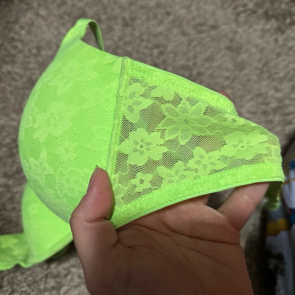 Vibrant Green Lace Bra - Picture 2 of 4